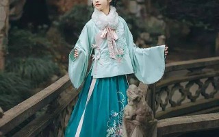 穿汉服裙怎么搭外套，穿汉服裙怎么搭外套好看