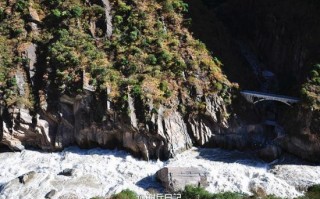 虎跳峡游玩攻略图，虎跳峡游玩攻略图片